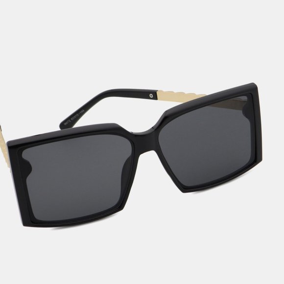 Square Polycarbonate Frame Sunglasses in Black - Picture 4 of 5